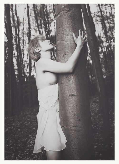 Worship (54x74cm) with the amazing Ting.Part of my ongoing photo project FOREST. Since 2004 I work w