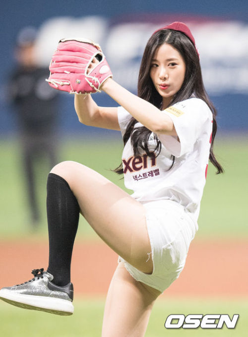 Johyun, first pitch