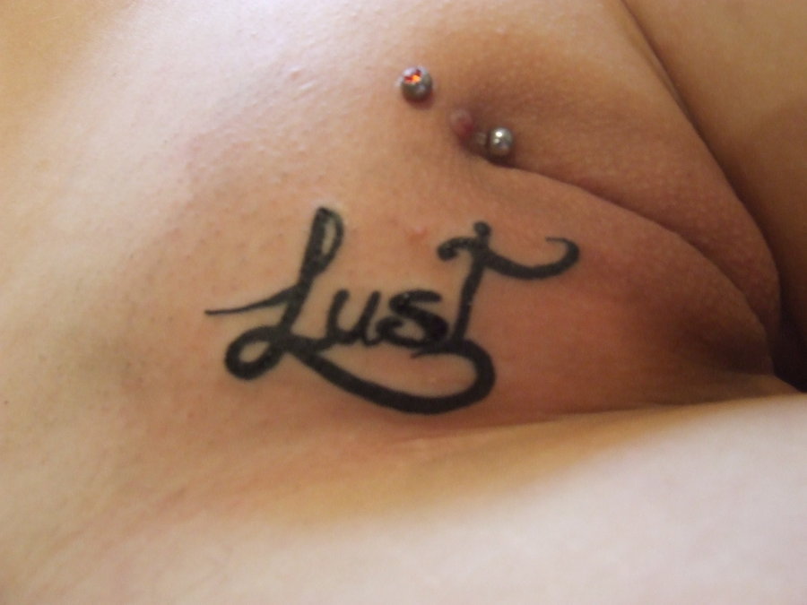 tattooedxbabesx:  I would love if some of you tattooed girls submitted sexy pics