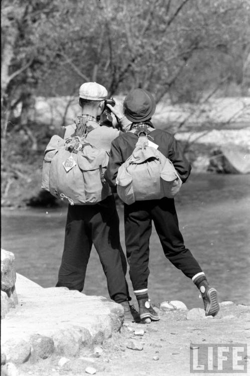 Hiking in Japan(John Dominis. 1959)