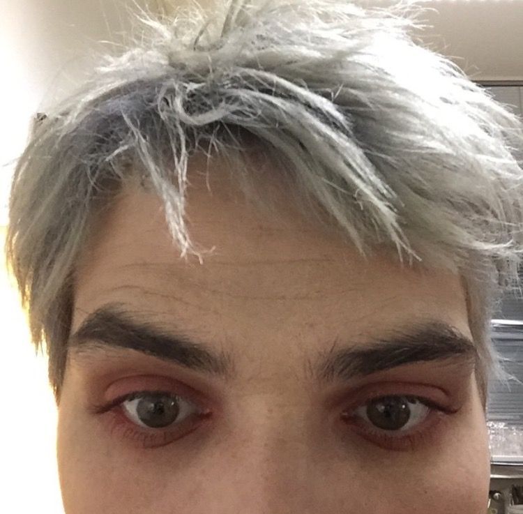 gerard way eyes too far