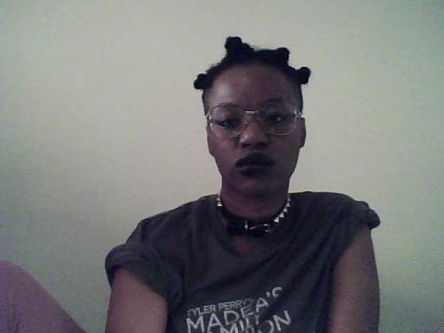 howtobeafuckinglady:  exposednipple:  2k13 was mostly just a year for gratuitous gifs and i doubt 2k14 will be any better  THE OTHER QUEEN BEE  she cute.