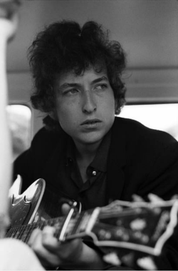 bobdylan-n-jonimitchell:  Backstage at Newport