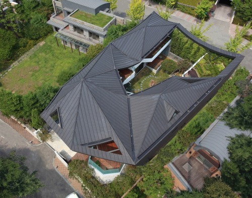 A residence in Korea #ArchitectureDesign by IROJE KHM Architects. http://bit.ly/1JeCvqf #KoreanArchi