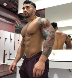 bitchuwasntwithmeliftinginthegym:  