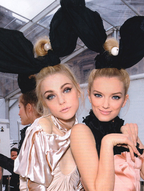 pretaportre:  Happy Easter everyone! [Louis Vuitton Fall 2009, backstage.]