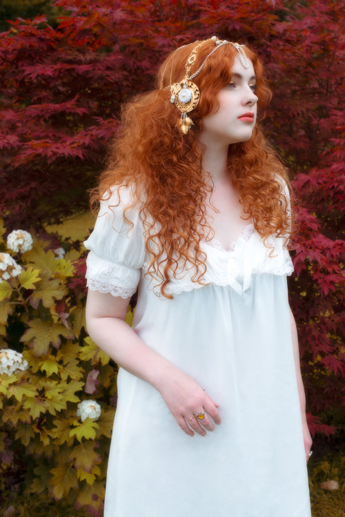 Headdress “Diane” available on my Etsy Shop. Photographer : Psyché OphiuchusModel : MargueriteHeaddr