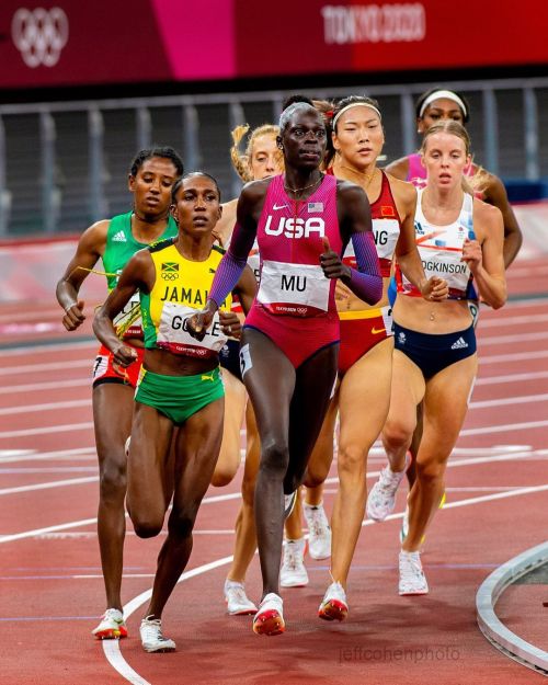 Athing Mu, USA, 400 to go , 800 meter final Tokyo 2020 Olympic Gold . 1:55.21 sec . . . . . . #athi