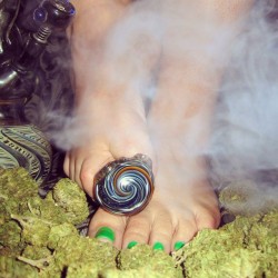 alliflynnfeet:  Happy #420!! #footfetish