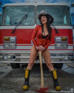 tat2devin2:  It’s a heat wave. Let us cool you down! Model @ajomello 📸 @tat2devinphotography #sexyfirefighter #getwet #sexy #beautiful #amazing #cooloff #sexysummer #sexysummervibes #legsfordays #firefighters #summer #vibes #tat2devinphotography