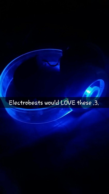 xelectrobeats:  ask-cloud-skipper:  PDP Afterglow headset xelectrobeats would love these .3.  Quick! Someone draw these on Cloud!  GLOWYHEADPHONESMUSTHAVE  OMGDOWANT @@