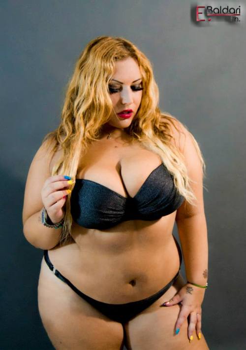 plusness:  Claudia Fattorini (IT). Sí. La veo protagonizando mis fantasías.