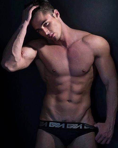 For your male-model-idolizing eyes, it&rsquo;s stunner @davidlurs by @esmodelsru, I tell you no lies