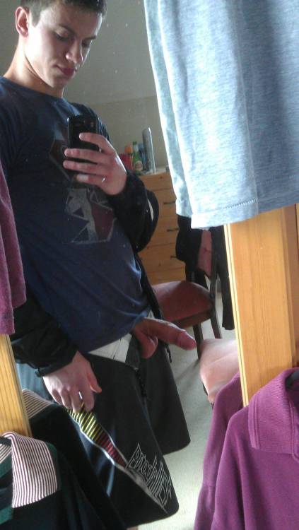 Welcome To 2HOT2BSTR8