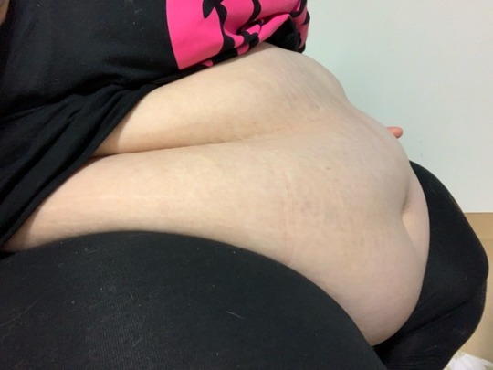 fatsbysgal:  When your belly becomes a massive ball of dough :P