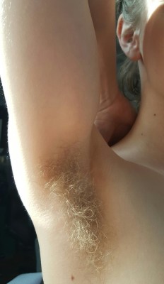 cutest-hairy-armpit-girls:.