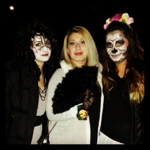 #halloween mood! #kiss #skull #mask #girls #pretty #october #friends #love #flowers