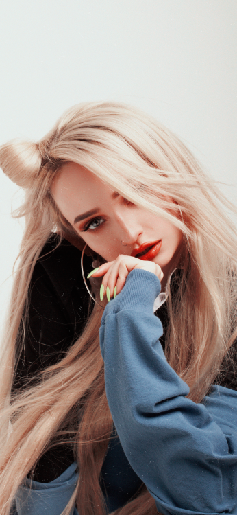 kim petras ; lock+home lockscreenslike/reblog | @spearbinsung