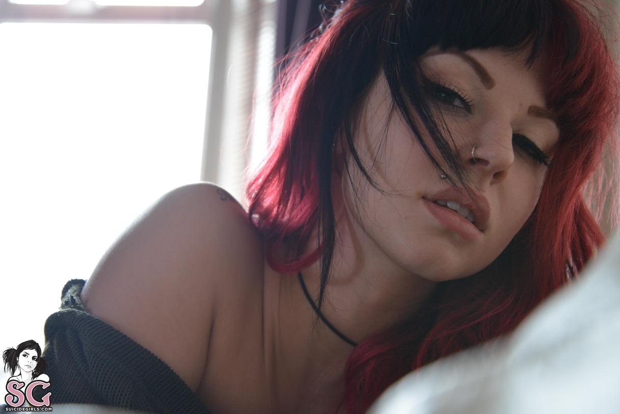 sexy-redhead-redhair-orangehair:    Toni Morrison :“…Uçmak istiyorsan,Seni aşağı