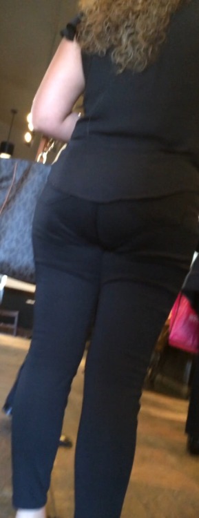 creepshotcandids:#creepshot #booty #tight pants #pawgWaiting in line at Starbucks. Prime target prac