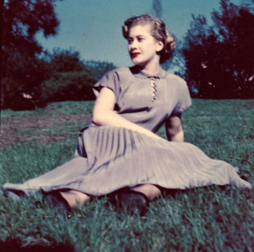 vintageeveryday:The old days in living color: 26 found snaps of beautiful ladies defined the post-wa