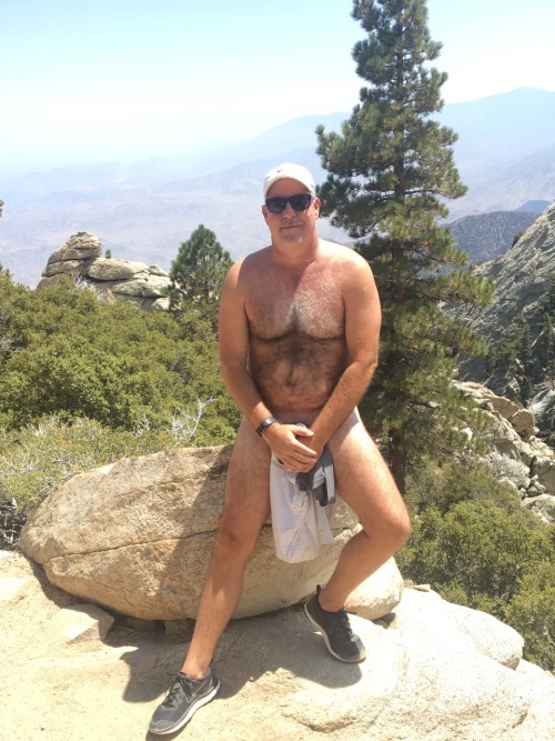 haraemon: pstraveler: Palm Springs 2018 今流行りの裸で登山だね Very nice hot wish I was on that mountain climbi