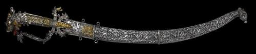 A nobles silver kasthane sword with solid gold mounts inlaid with pink sapphires. Sri Lanka, 18th ce
