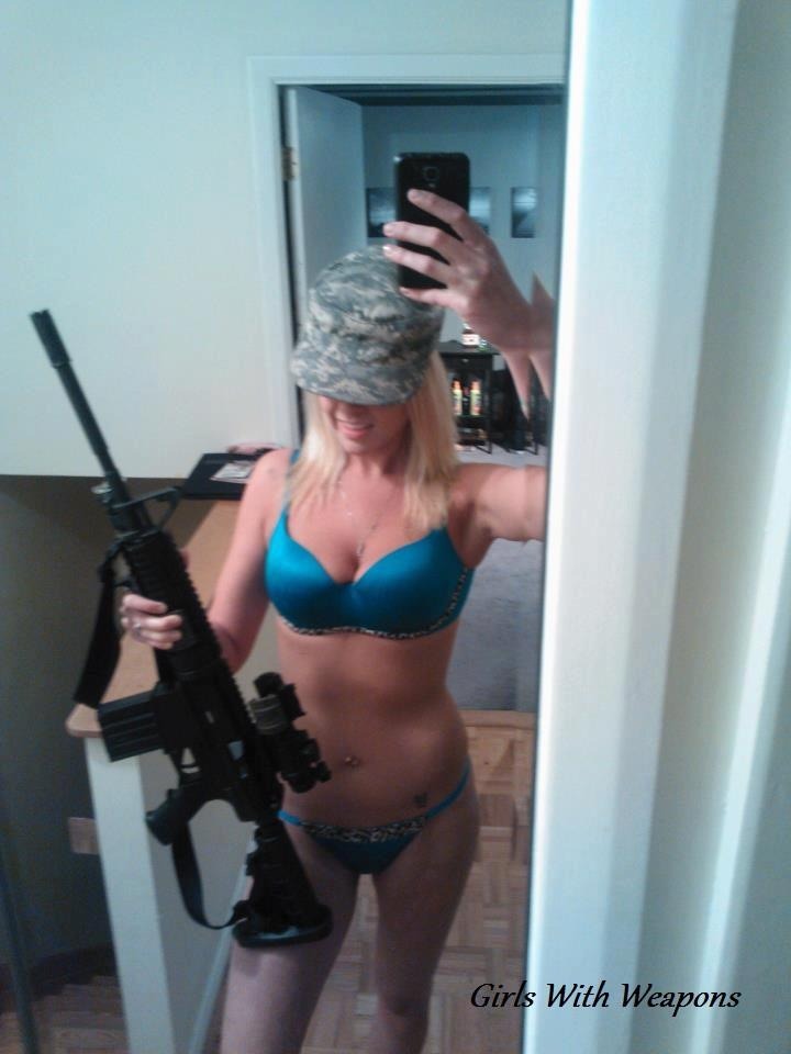 sexygungirls:  Support the Troops