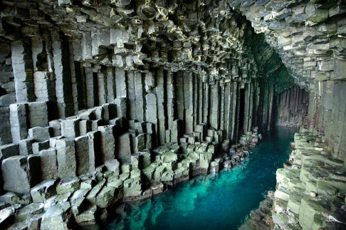 congenitaldisease:Fingal’s Cave, located on the uninhabited island of Staffa, Scotland, is formed fr