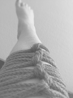 numbbydesire:  First time trying the rope on myself… Twas fun. 