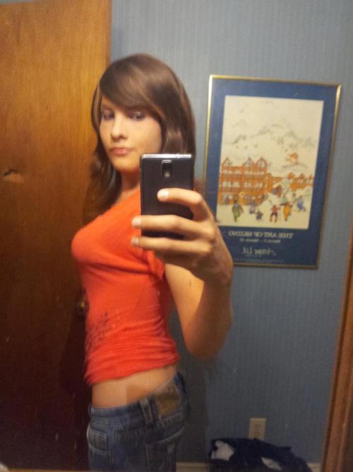 stiletto909: dreamtgirls:Amateur Crossdresser What your Name ? Gorgeous! Very nice hair, got th