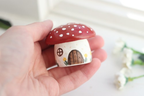ash-elizabeth-art: This little mushroom fairy house is handmade with polymer clay, hand painted with