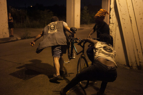 Under yet another underpass the swing bike relay race commenced. Chains fell off, people were tackle