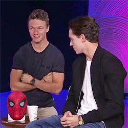 peterbparkerr:Tom and Harrison talking about Harrison possibly being Johnny Storm one day :’)