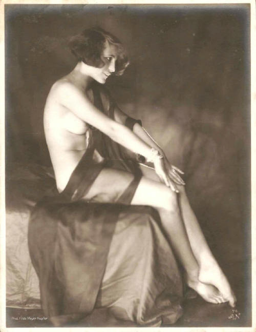 camerettasabauda:Hilde Meyer Kupfer, French nude, 1920s: ebay.com