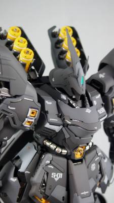 mechaddiction:  Toymaker’s Sazabi #mecha – https://www.pinterest.com/pin/289989663489795880/