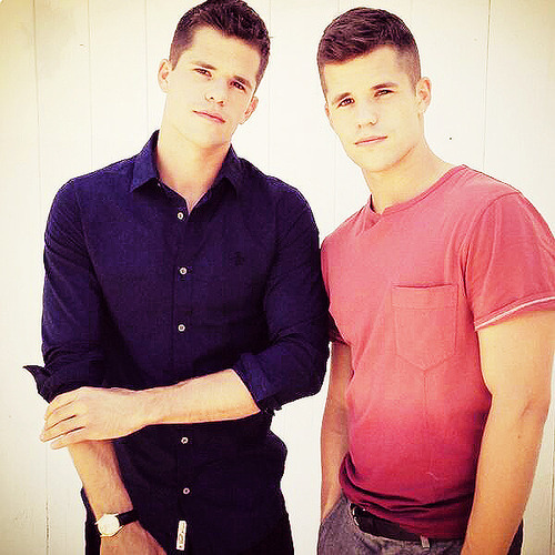 XXX crwdplsr90:  The Carver Twins.  Two is always photo