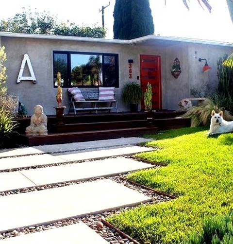 Eclectic Landscape - Concrete Pavers Design Ideas For A Mid-sized Eclectic Drought-tolerant And Full