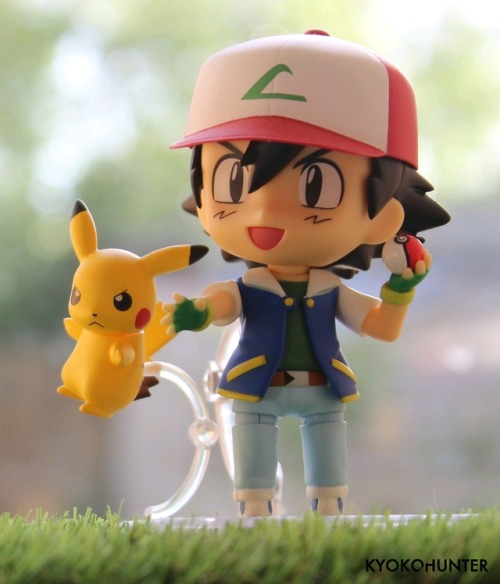 Some quick figure photography with my Ash Nendoroid and Lapras glasses holder!