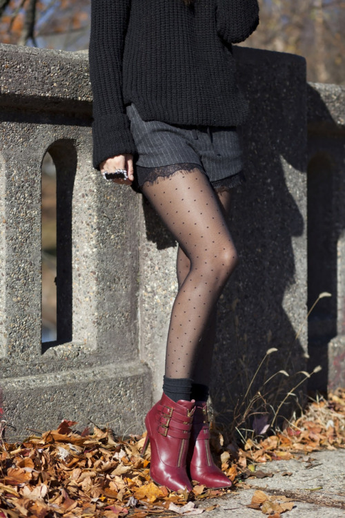 Berry Shot | Saucy Glossie tights, booties from HeelsFetishism