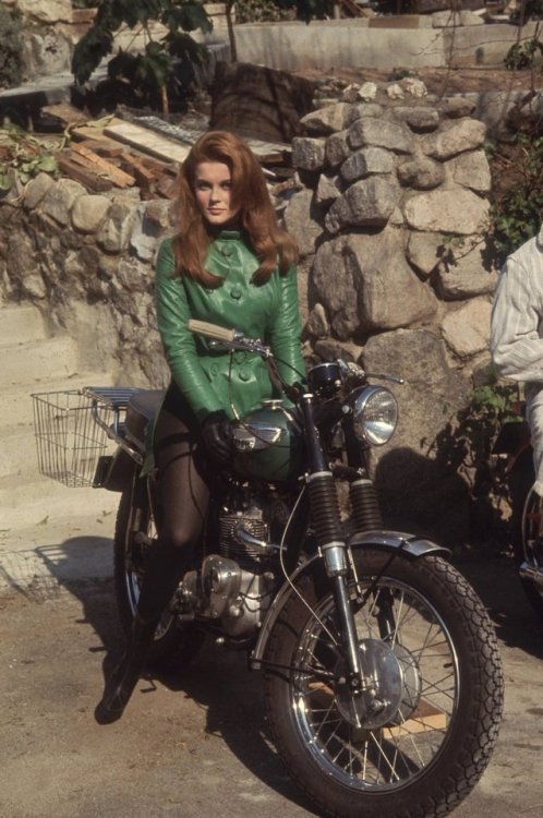 Ann Margret - The Swinger - (1966) - Dir.:  George Sidney