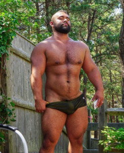 hairygaymen:  Hookup with a hot guy tonight: http://bit.ly/1NqUphM