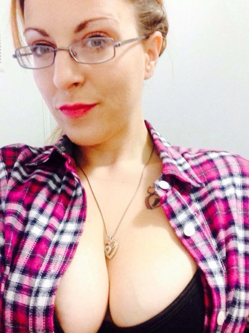 nycoupleshow:  The beautiful Autumn.   Follow / ReBlog Us.                                   http://nycoupleshow.tumblr.com  Sure is