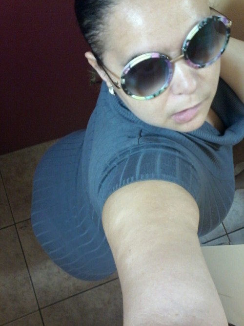 xqu33nkushx: Dominican booty got you looking at me like hey there cutie!!!!! Lol love them curves.