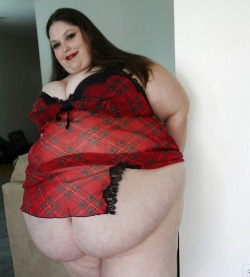 largessbbwbellyfeedeepics:  Wanna fuck a sexy bbw girl? CLICK HERE! 