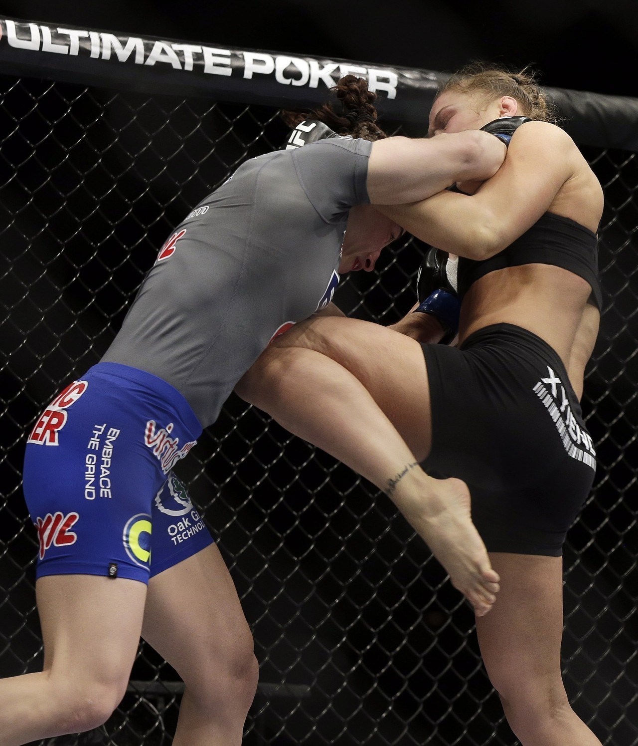 barefootlover:  Ronda Rousey is a UFC fighter with amazing feet!