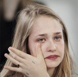 desertkiss:  hoeirl:  faces of two girls who attended Marina Abramovic’s The Artist Is Present at the MoMA.  y’all the one on the right is Jemima Kirke, the actress in Girls