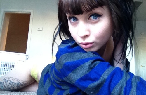 thattwatdeziree:  queenvbeex:  Today’s selfies  FucKKkk 