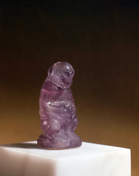 Amulet in the form of a monkey clasping her baby (amethyst, height: 3.6 cms)  Middle Kingd