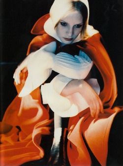 jumblepusher:  Javier Vallhonrat. “Forte Magnetismo”. 1988. (Kirsten Owen, Vogue Italia). 